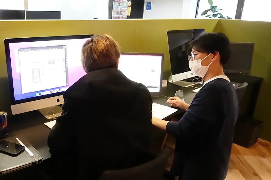 企画書プレゼンに取り組む北村さん